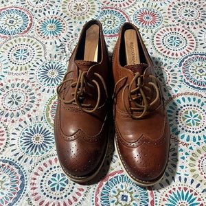 Cole Haan size 11 athletic dress shoe - light brown. Shoe tree included